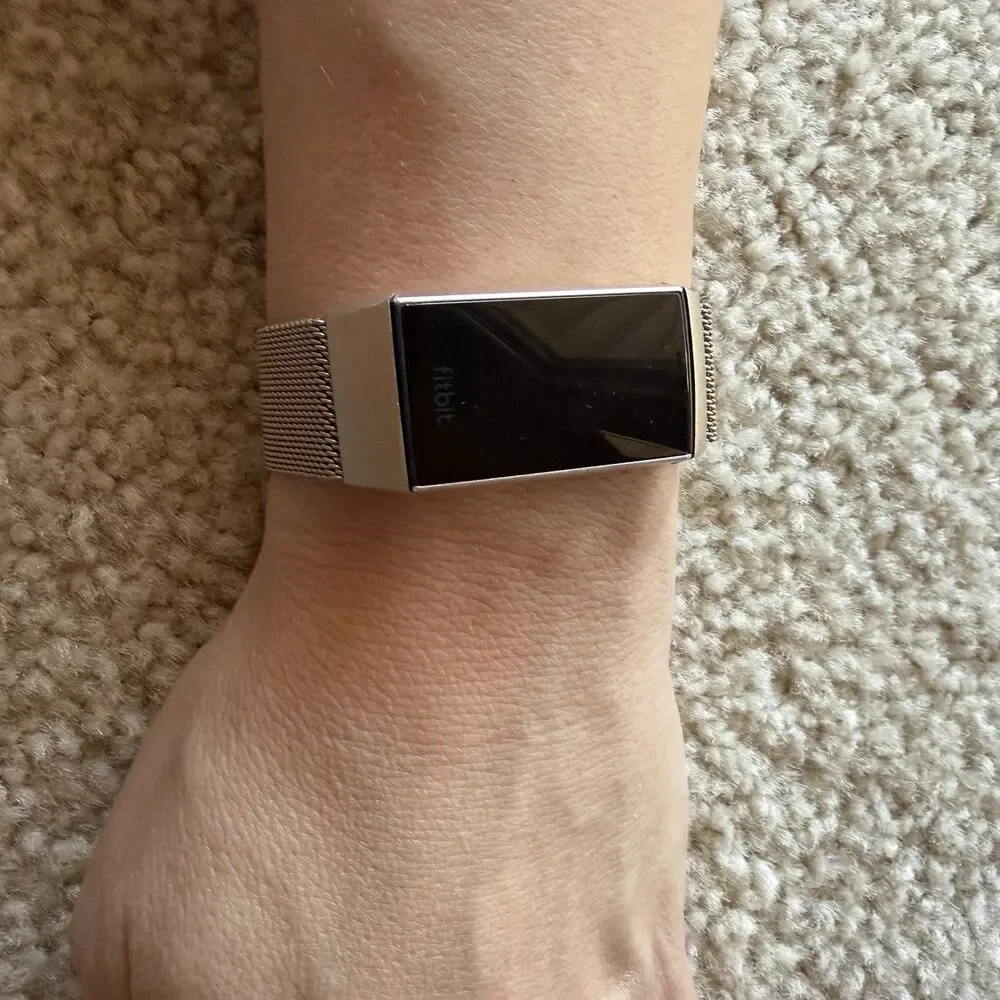 Fitbit Charge 3 For Repair/Parts Plus Working Charger & 8 Nice Bands S/M